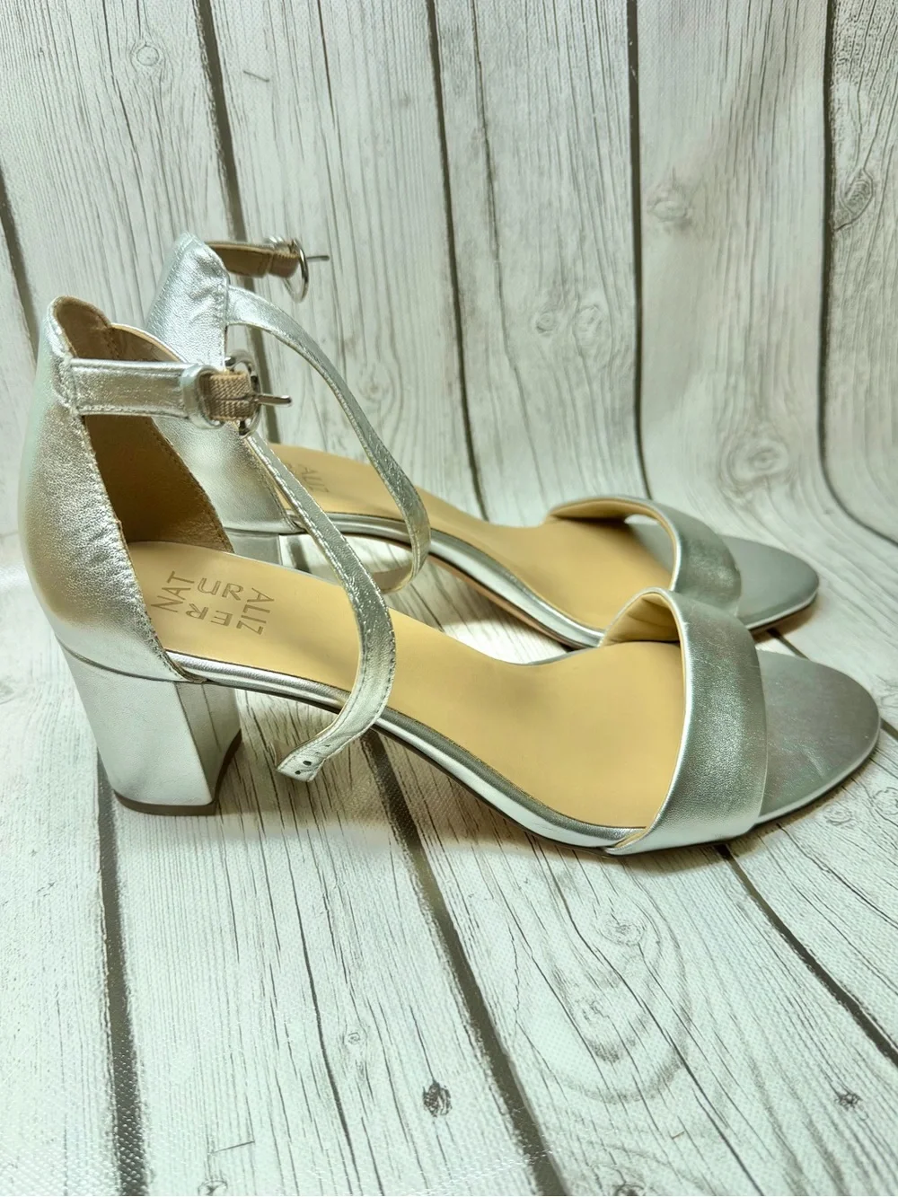 BRAND NEW Womens 11 Naturalizer Vera Metallic Silver Dress Sandal